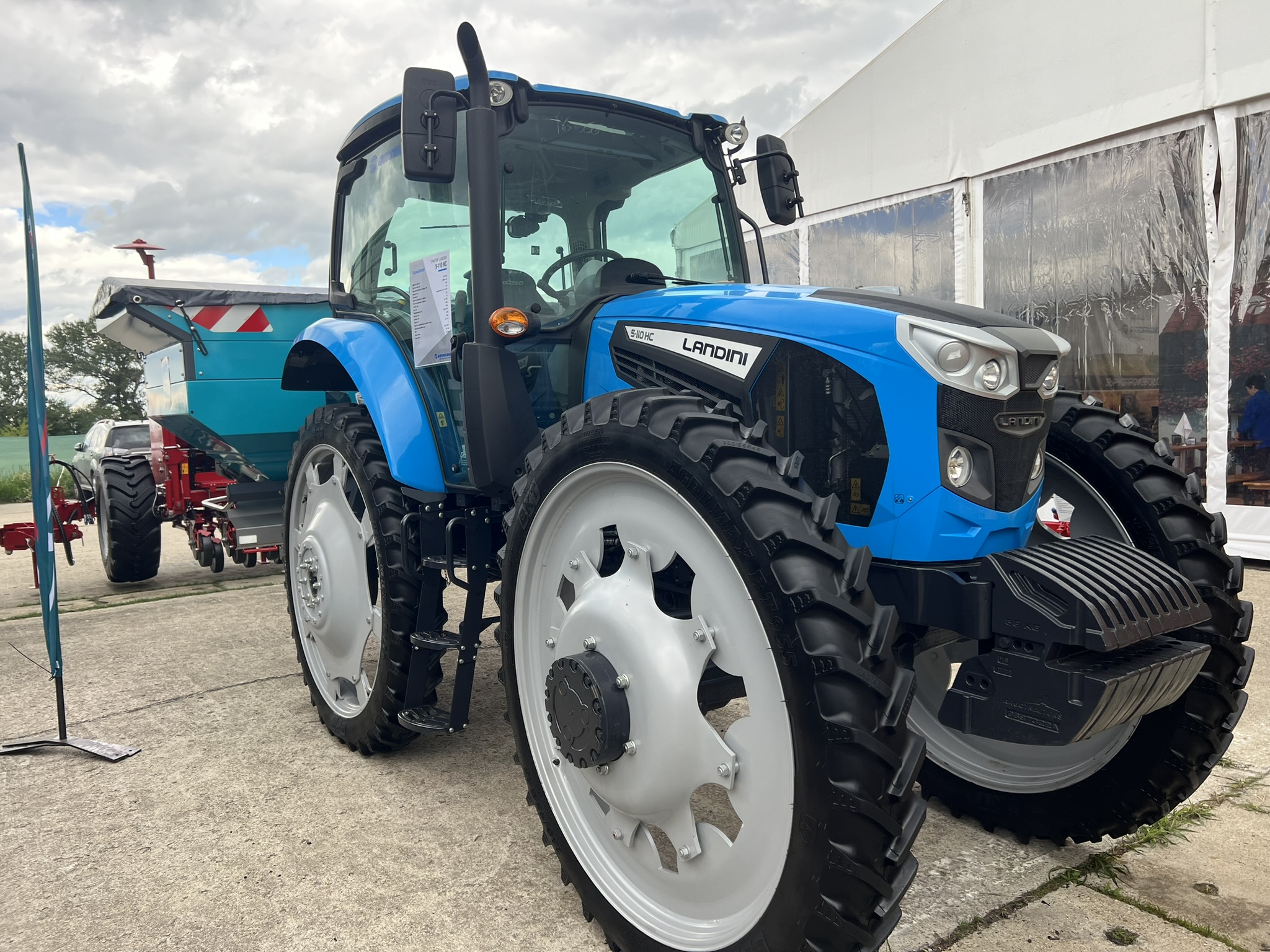 Zong Fuli се оттегля като председател на Wahaha Group · Technode