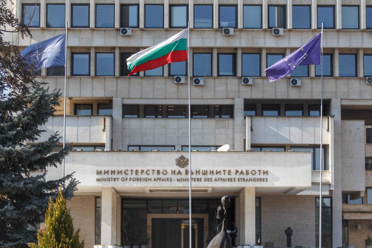 Министър Георгиев изказа съболезнования и предложи подкрепата на България  в разговор със своя колега от Република Северна Македония