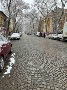 Снегорини и пясъкоразпръсквачи обработваха през нощта мостовете и надлезите