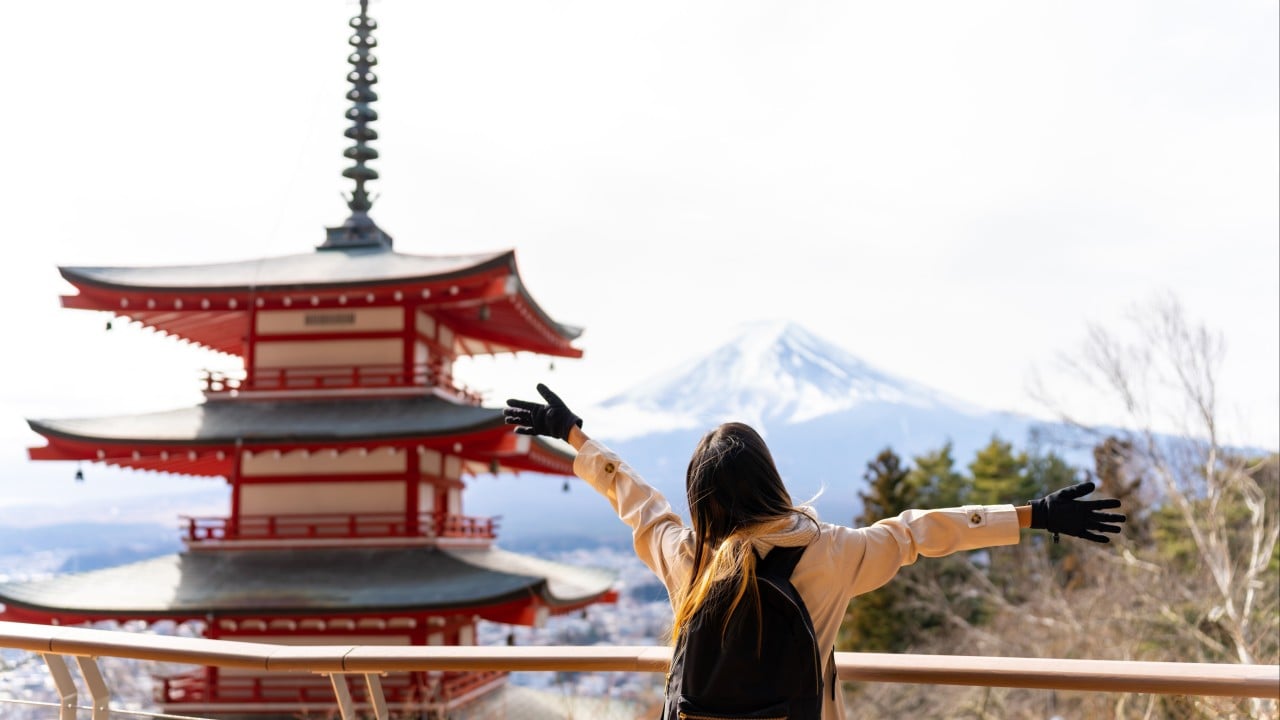Китайските туристи разпръскват парите в Япония, тъй като слабите йени движат скока на пътуванията