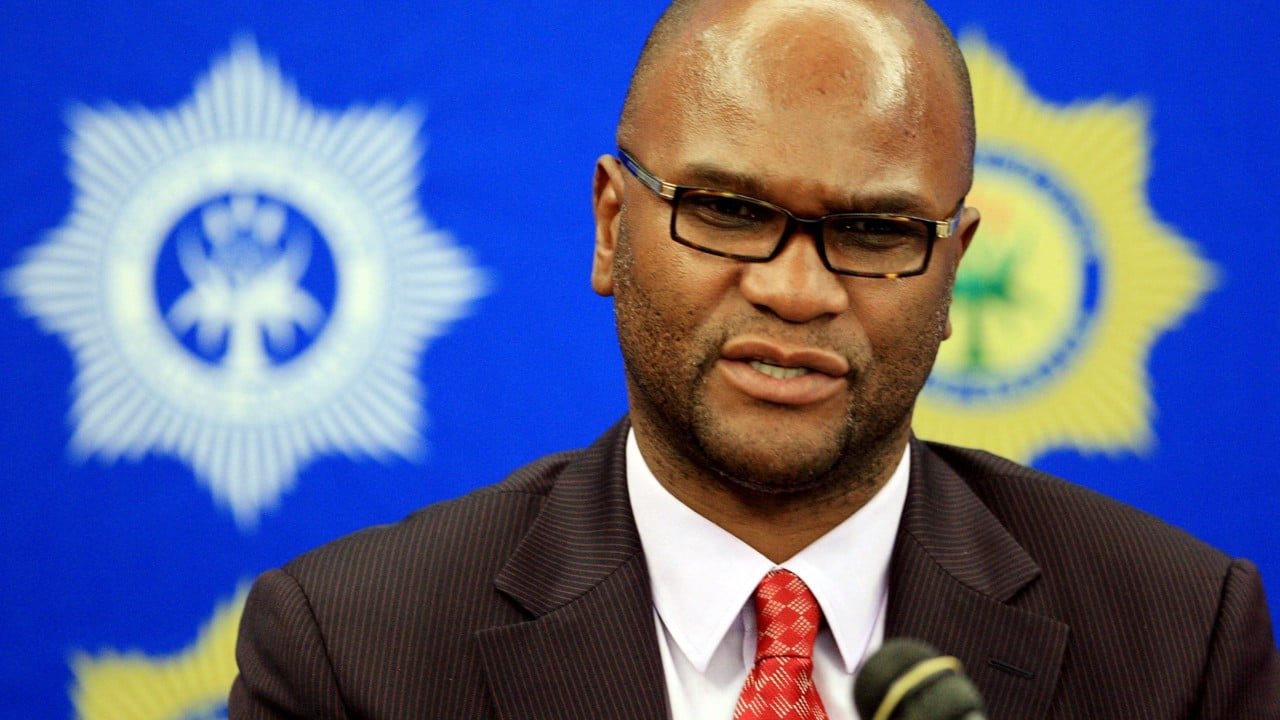 Посланикът на Южна Африка във Франция умира след есента в хотел Париж