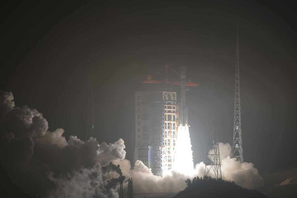 Китай стартира 11 -та партида интернет спътници за засилване на глобалната мрежа