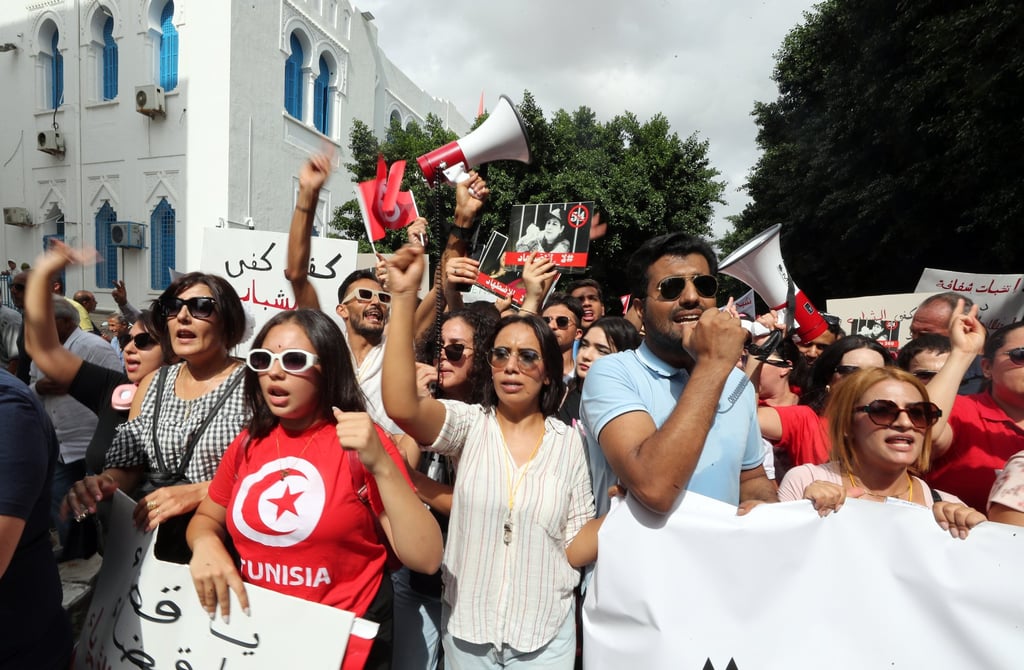 Човекът от Тунис, осъден на смърт за публикации в социалните медии, разглеждани като обида на президента