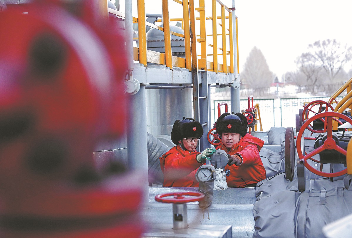 Добивът на суров петрол в Китай ще достигне рекорд през 2025 г